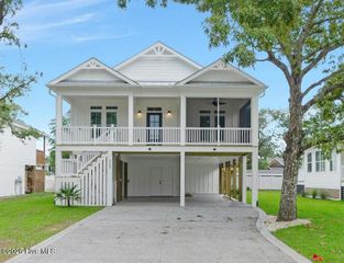 112 NE 27th Street, Oak Island, NC 28465