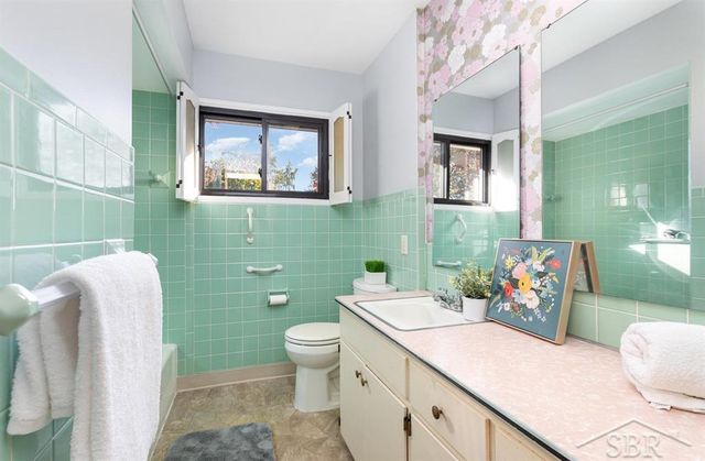 605 Chatham Drive, Midland, MI 48642