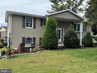 989 ASHTON DR, Shippensburg, PA 17257