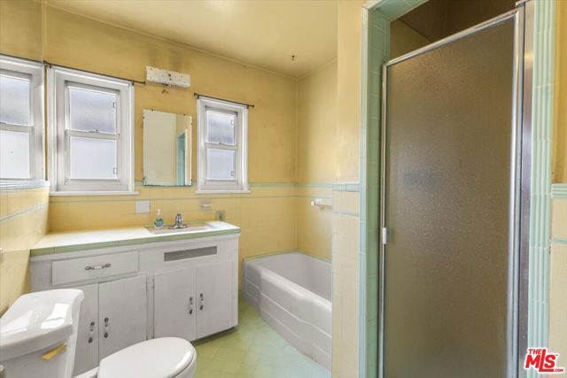 8729 Mcconnell Avenue, Los Angeles, CA 90045