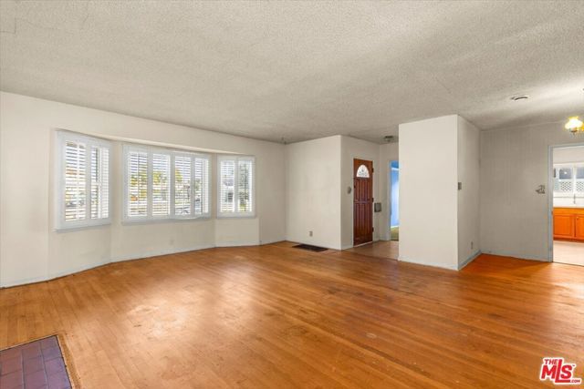 8729 Mcconnell Avenue, Los Angeles, CA 90045