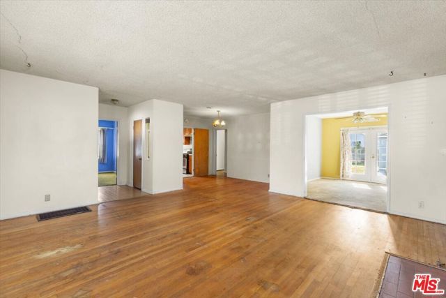 8729 Mcconnell Avenue, Los Angeles, CA 90045