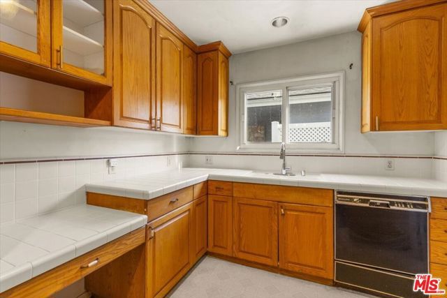 8729 Mcconnell Avenue, Los Angeles, CA 90045