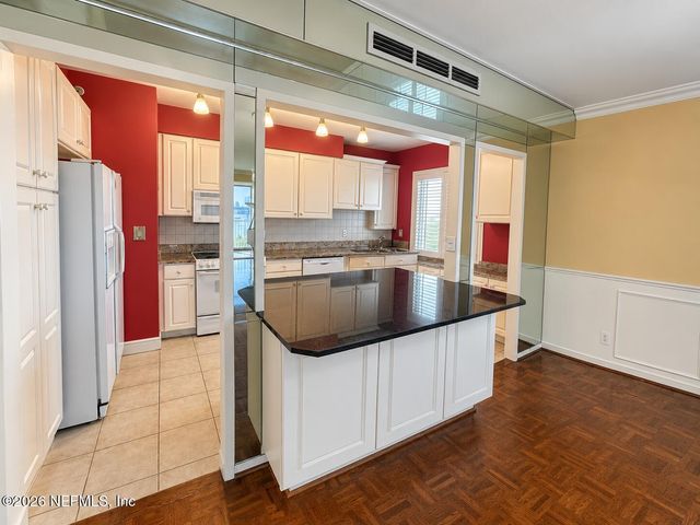 1560 LANCASTER Terrace 706, Jacksonville, FL 32204