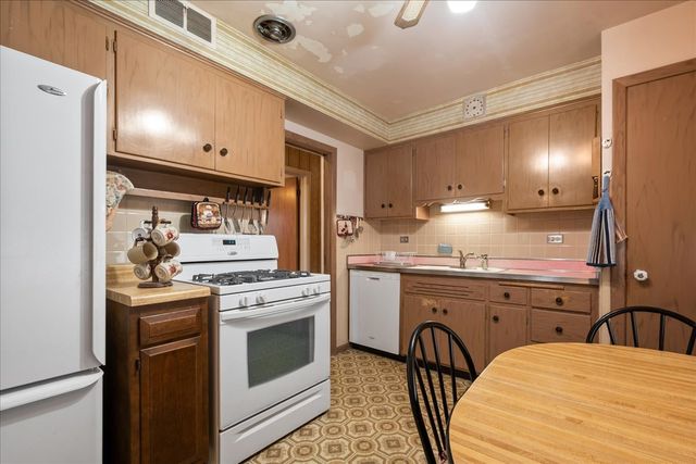 3806 Harvard Terrace, Skokie, IL 60076