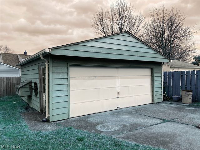 6024 Brook Court, Brook Park, OH 44142