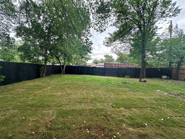 816 Willowbrook Drive, Mesquite, TX 75149