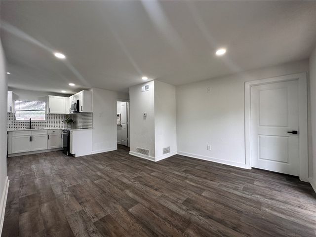 816 Willowbrook Drive, Mesquite, TX 75149