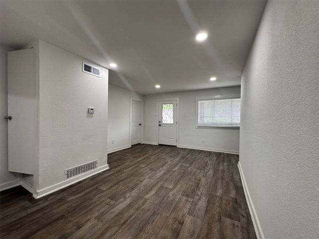 816 Willowbrook Drive, Mesquite, TX 75149