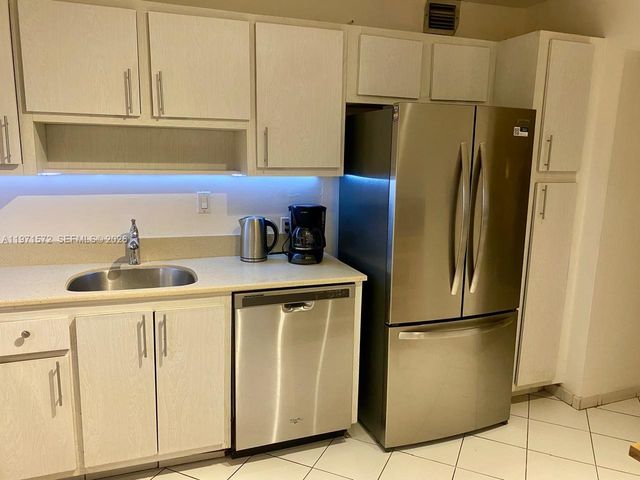 100 Bayview Drive 516, Sunny Isles Beach, FL 33160