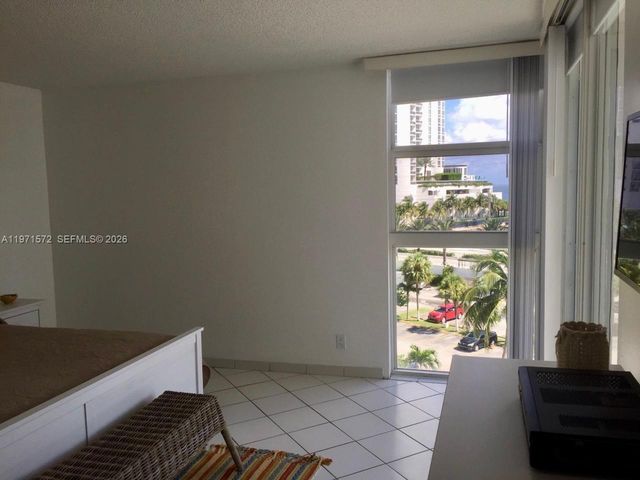 100 Bayview Drive 516, Sunny Isles Beach, FL 33160
