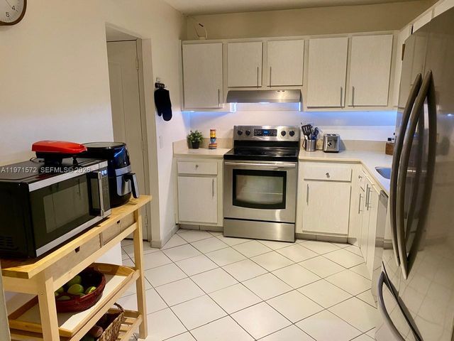 100 Bayview Drive 516, Sunny Isles Beach, FL 33160