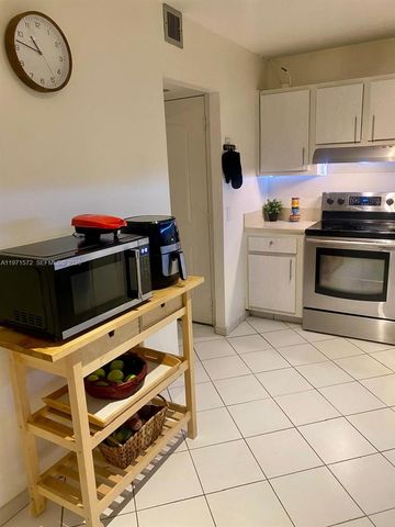 100 Bayview Drive 516, Sunny Isles Beach, FL 33160