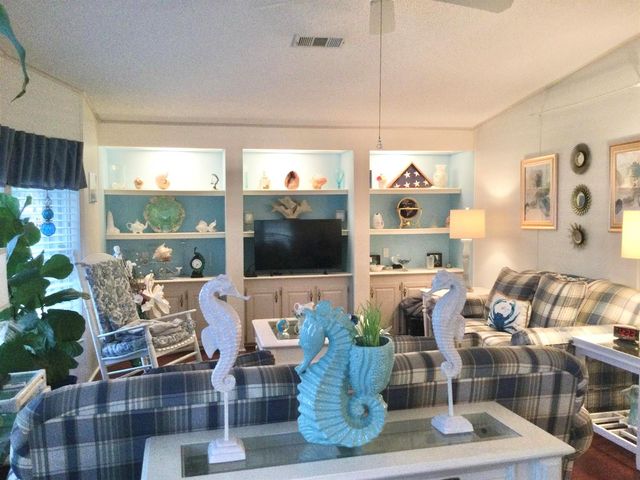 12 S Granada Lane, Port St. Lucie, FL 34952