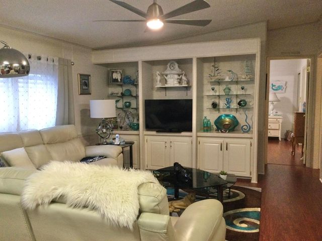 12 S Granada Lane, Port St. Lucie, FL 34952