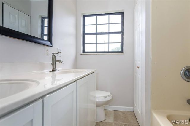8201 Braddock Drive, University City, MO 63132