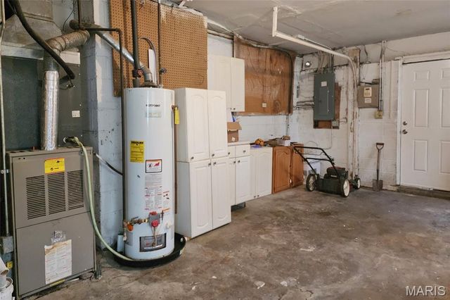 8201 Braddock Drive, University City, MO 63132