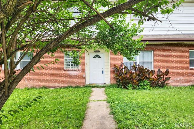 8201 Braddock Drive, University City, MO 63132