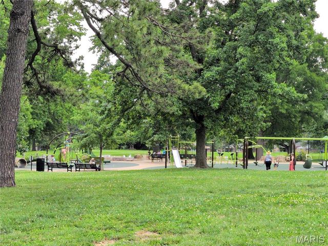 8201 Braddock Drive, University City, MO 63132