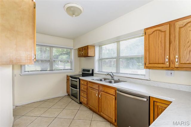 8201 Braddock Drive, University City, MO 63132