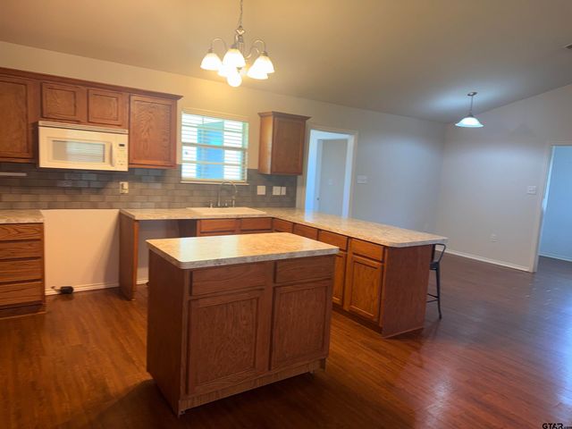 230 County Road 4216, Jacksonville, TX 75766