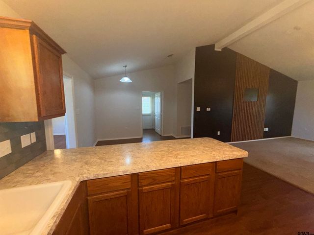 230 County Road 4216, Jacksonville, TX 75766