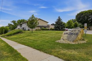 1726 Applewood Place NE, Cedar Rapids, IA 52402