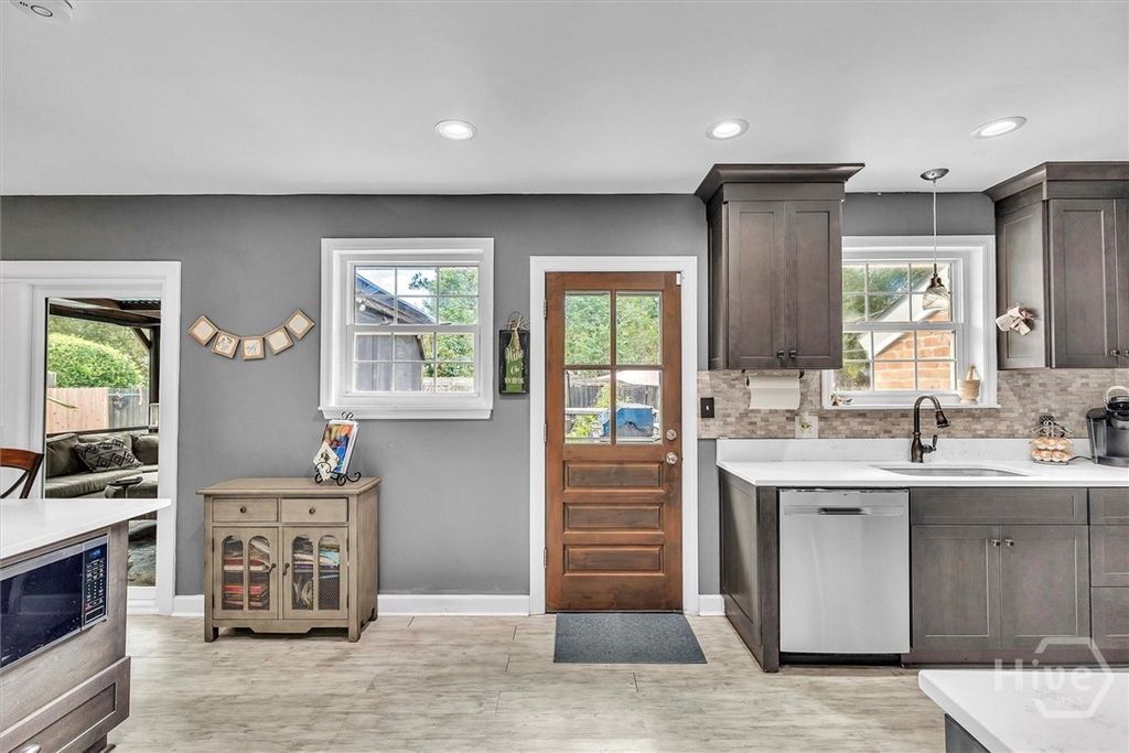 Image 10 of property listing at 223 E 64th Street, Savannah, GA 31405