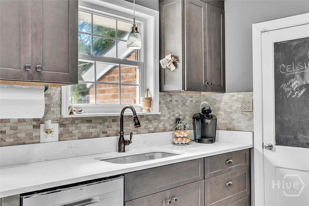 Image 12 of property listing at 223 E 64th Street, Savannah, GA 31405