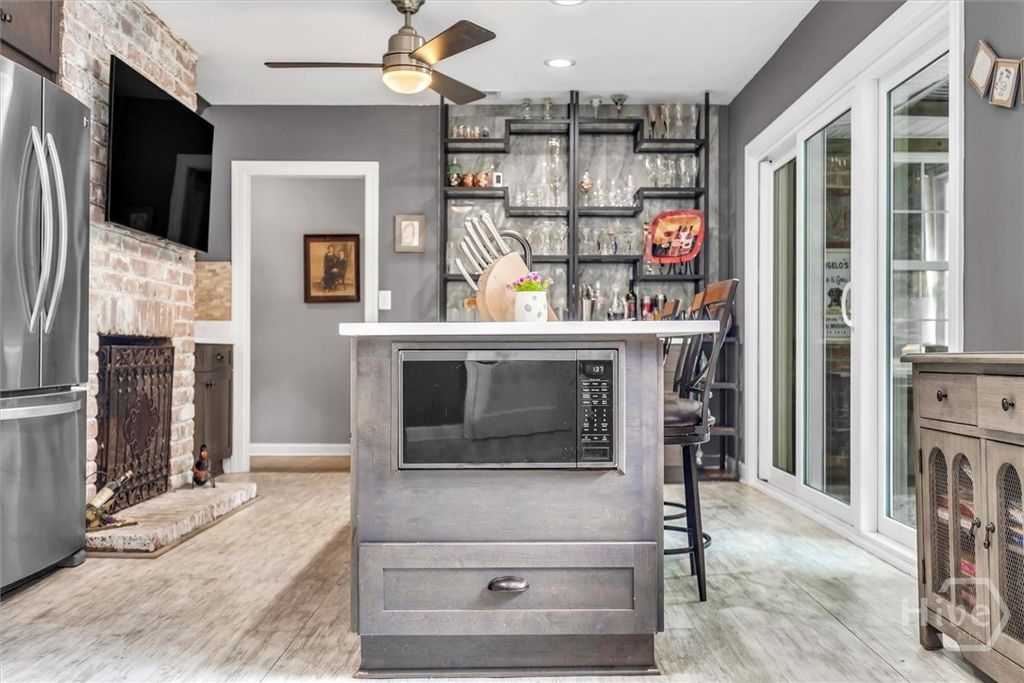 Image 15 of property listing at 223 E 64th Street, Savannah, GA 31405