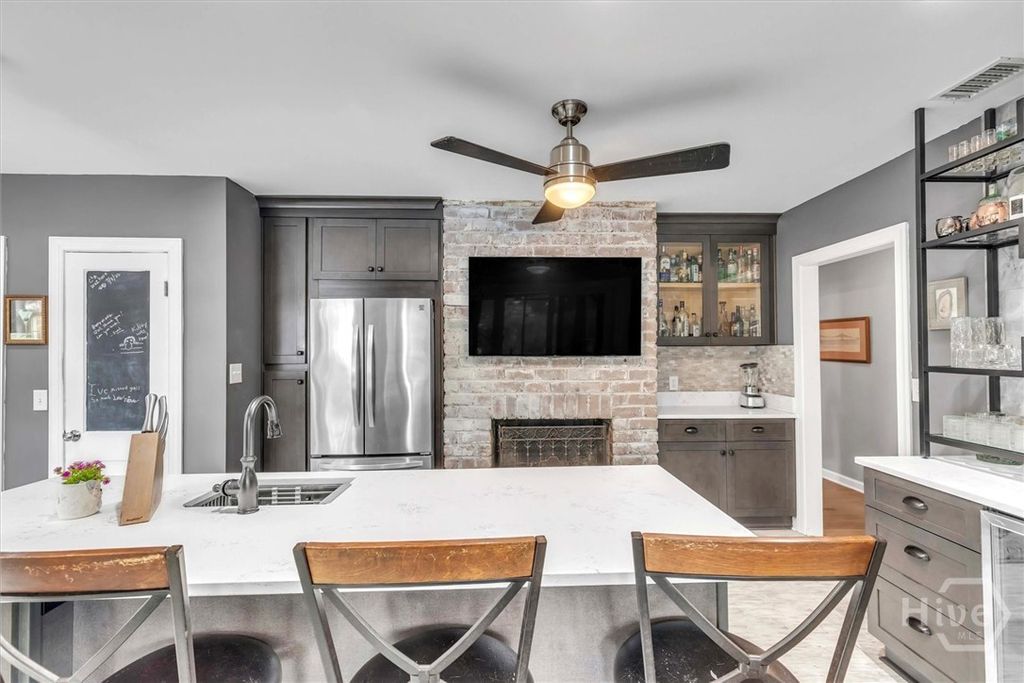 Image 19 of property listing at 223 E 64th Street, Savannah, GA 31405