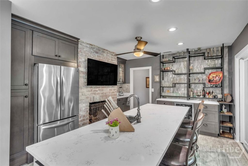 Image 20 of property listing at 223 E 64th Street, Savannah, GA 31405