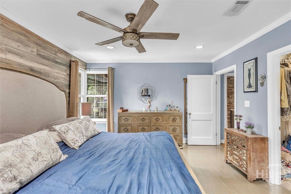 Image 22 of property listing at 223 E 64th Street, Savannah, GA 31405