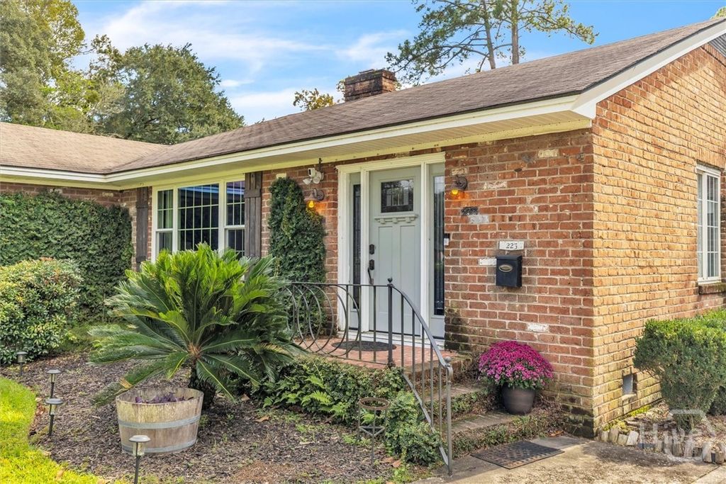 Image 3 of property listing at 223 E 64th Street, Savannah, GA 31405