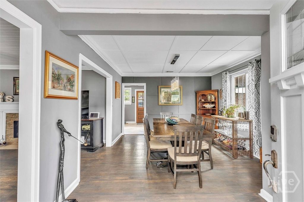 Image 4 of property listing at 223 E 64th Street, Savannah, GA 31405