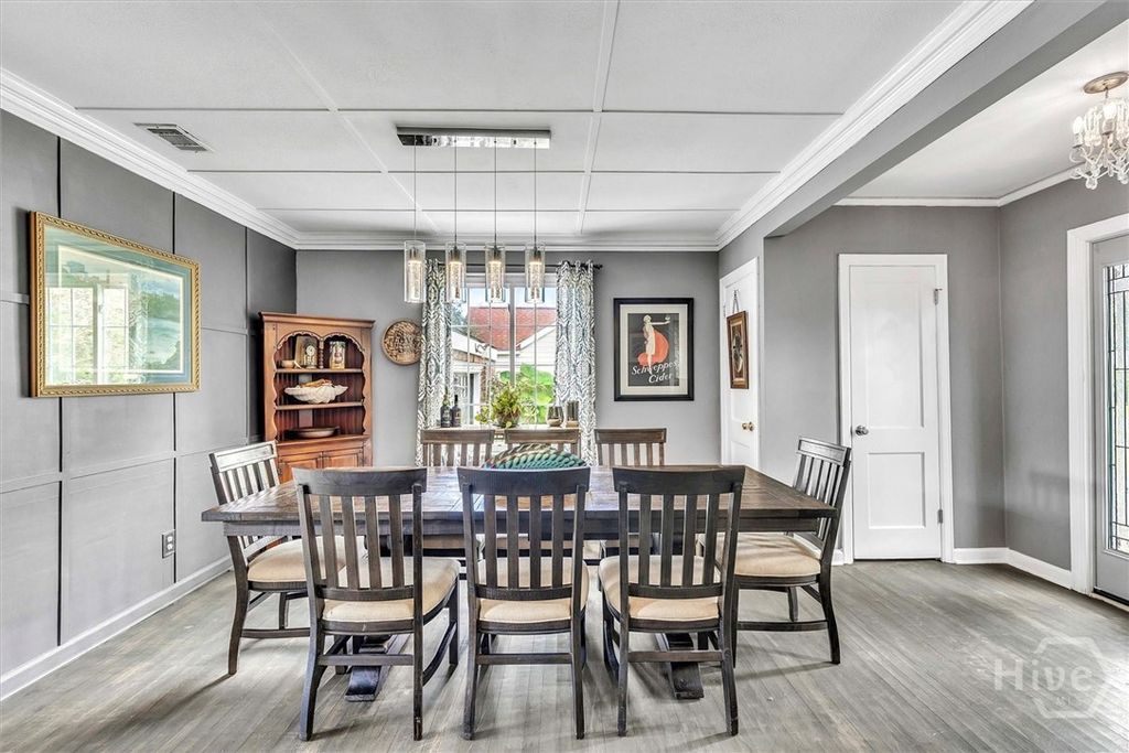 Image 5 of property listing at 223 E 64th Street, Savannah, GA 31405