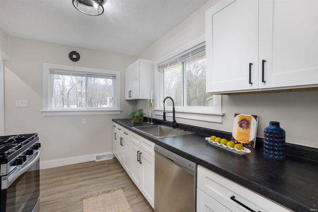 19624 Palisade Avenue, South Bend, IN 46637