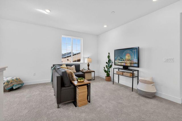 9975 Common Yarrow Way, Sacramento, CA 95829