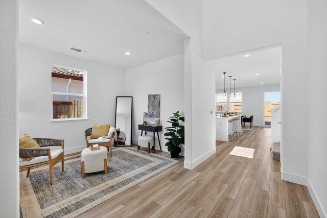 9975 Common Yarrow Way, Sacramento, CA 95829