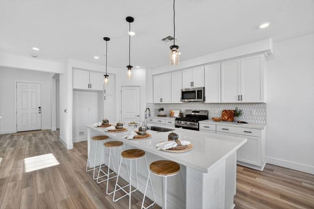 9975 Common Yarrow Way, Sacramento, CA 95829