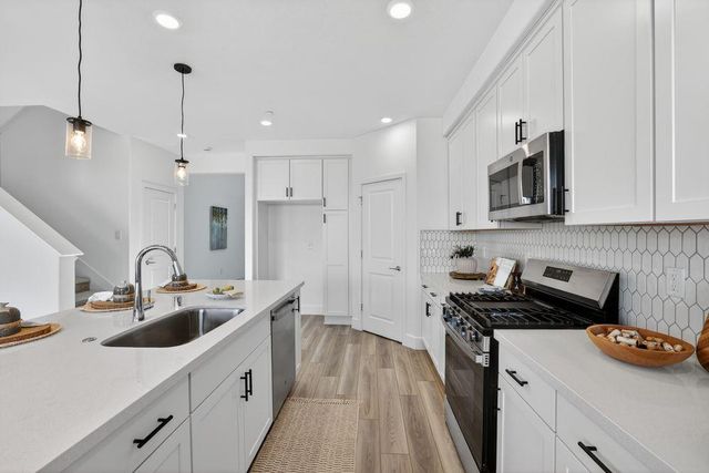 9975 Common Yarrow Way, Sacramento, CA 95829