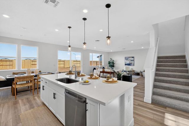 9975 Common Yarrow Way, Sacramento, CA 95829