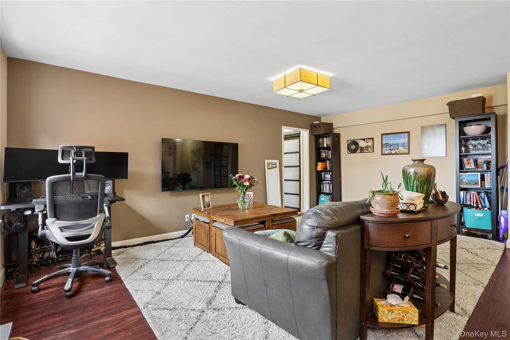 65-45 Yellowstone Boulevard 6G, Forest Hills, NY 11375 — photo 4