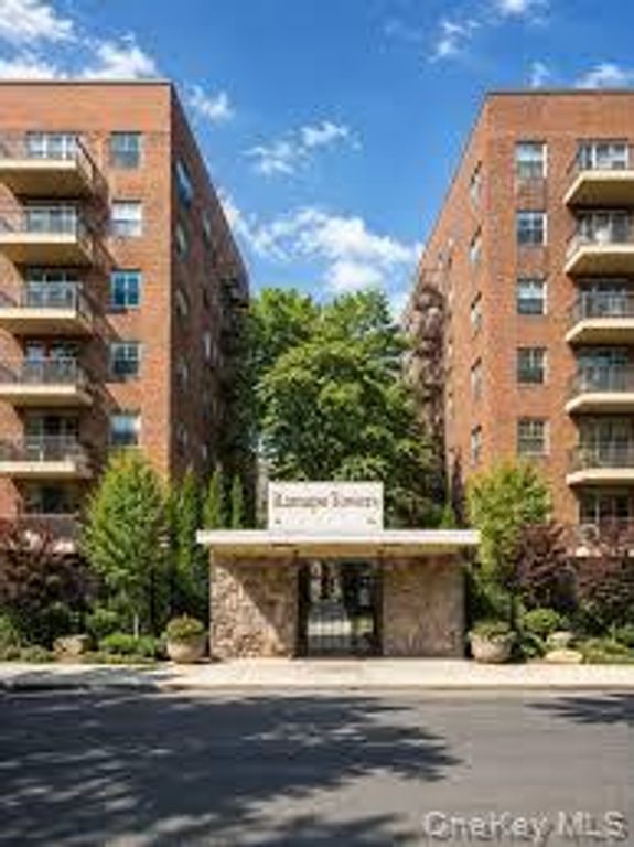 30 S Cole Avenue 2D, Spring Valley, NY 10977 — exterior