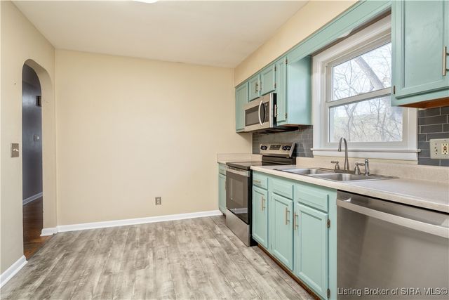 111 Rossmoore Drive, New Albany, IN 47150