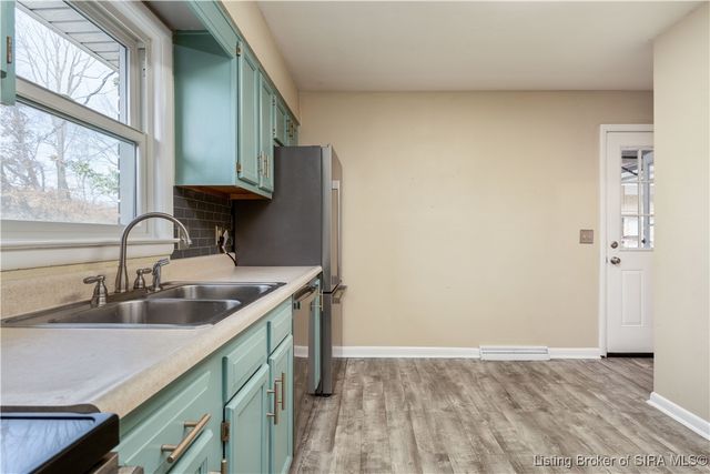 111 Rossmoore Drive, New Albany, IN 47150