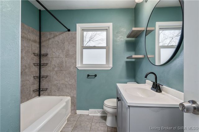 111 Rossmoore Drive, New Albany, IN 47150