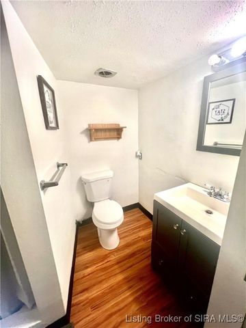 111 Rossmoore Drive, New Albany, IN 47150