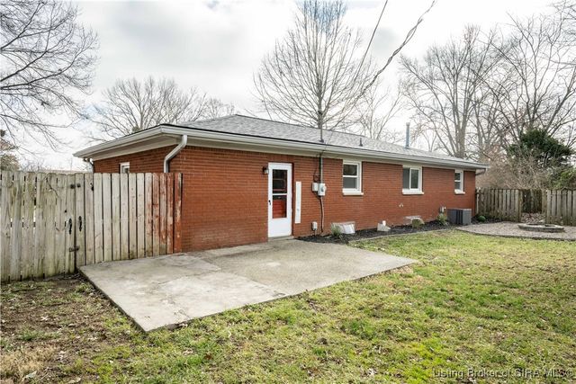 111 Rossmoore Drive, New Albany, IN 47150