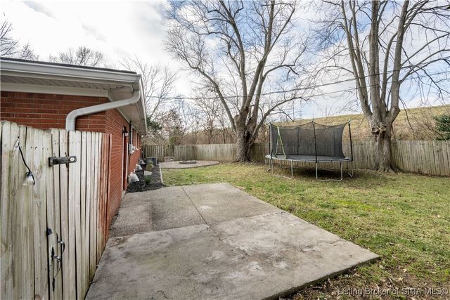 111 Rossmoore Drive, New Albany, IN 47150